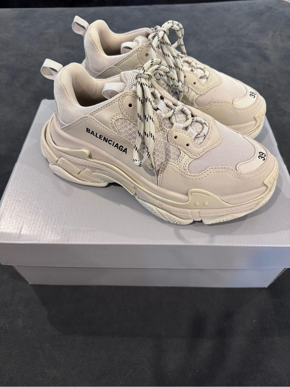 Balenciaga Cream/Tan Triple S-Style Chunky Sneakers Women’s/Men’s